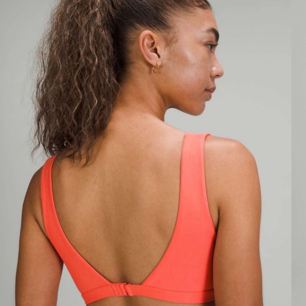 Lululemon Waterside V Swim Top *C/D Cup
Raspberry Cream size 4 nwt runs small